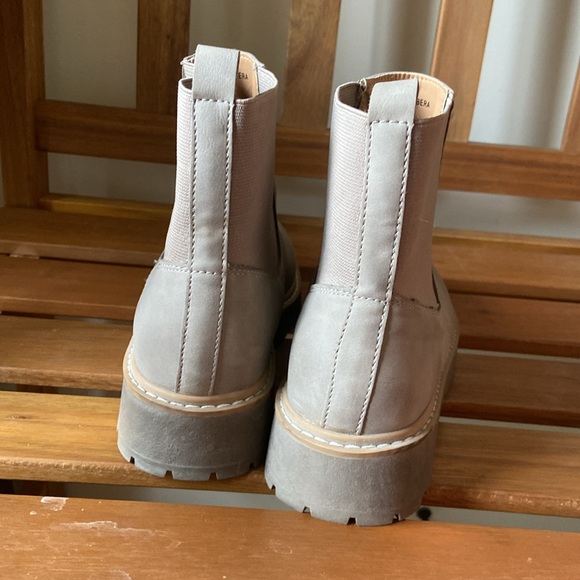 Dolce Vita lobera Chelsea boot - Picture 6 of 8